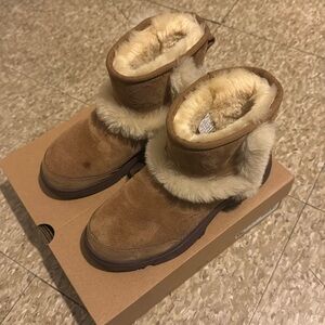 Uggs size 7 
Used 4 times 
Small stain